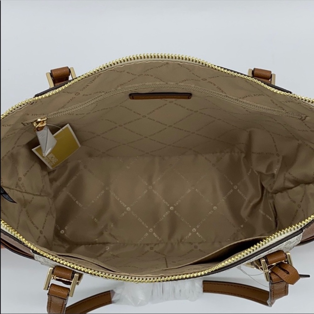 MICHAEL KORS CHARLOTTE LARGE TOP ZIP TOTE VANILLA - Picture 4 of 15